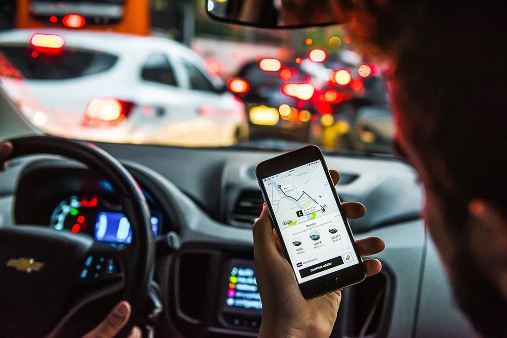 Quem paga o pedágio no Uber: Passageiro ou motorista?