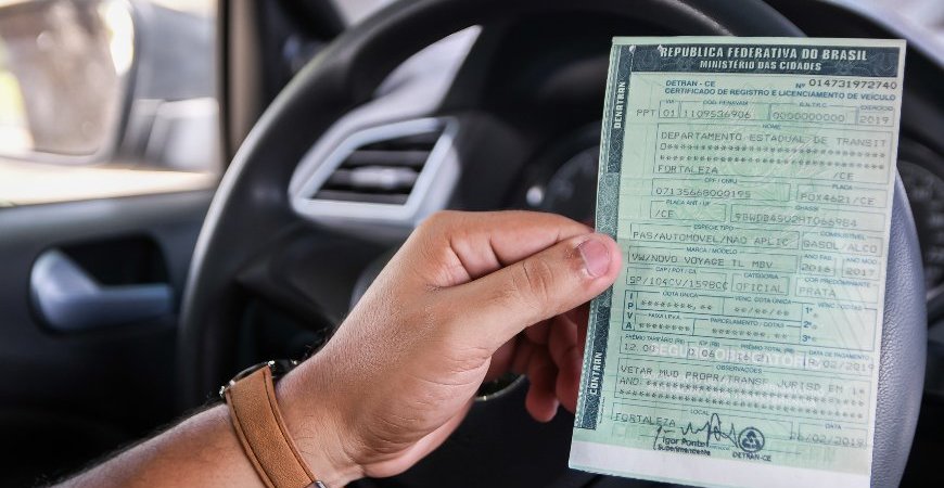 É possível licenciar um veículo com multas? Descubra aqui 