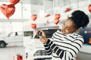 Primeiro carro: Estratégias para guardar dinheiro e fazer a escolha certa